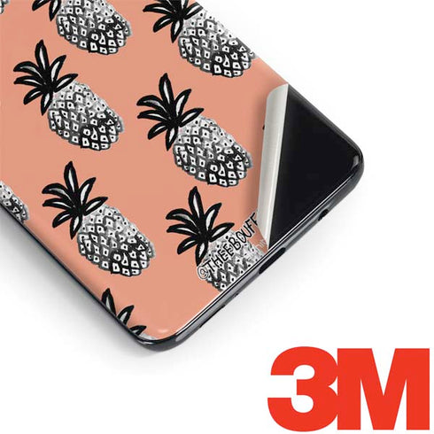 Bouffants and Broken Hearts Gray Scale Pineapple Galaxy S9 Skin